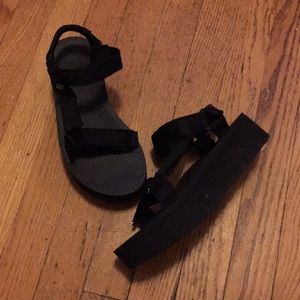 Teva Black Flatform Sandals Size 6